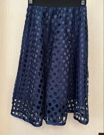네이비 메쉬 디자인 플레어 스커트