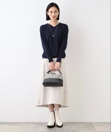 [택 포함 새상품] INDIVI 울 혼방 V넥 니트 풀오버 네이비/M