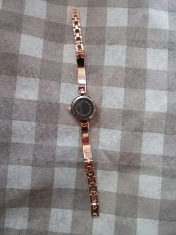 로즈 골드 아날로그 손목시계