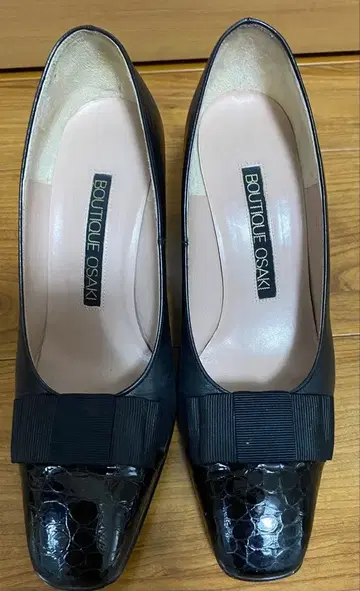 BOUTIQUE OSAKI 블랙 가죽 펌프스 23.5cm