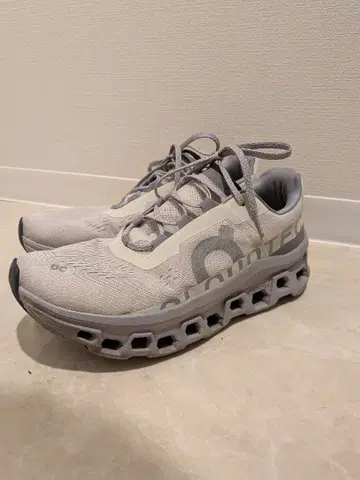 On Cloudmonster 27cm