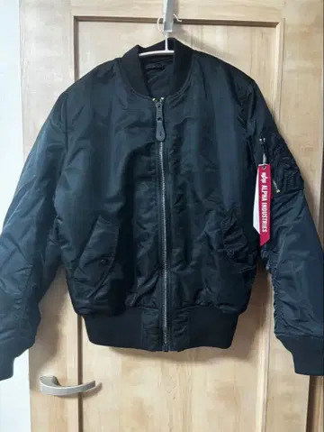 RVCA x Alpha Industries MA-1 재킷