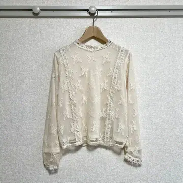 [ 새상품급 ] mysty woman(미스티우먼) 레이스 시어 탑