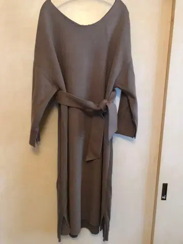 그레이 7부 소매 V넥 니트 원피스