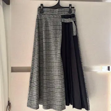 그레이 계열 체크 플리츠 롱 스커트