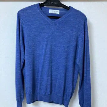 투모로우랜드 파랑 V넥 니트 스웨터