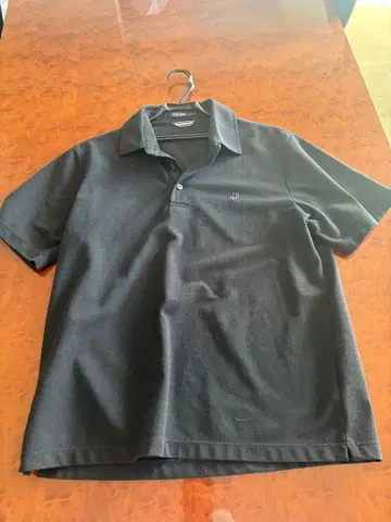 블랙 피케 셔츠 왼쪽 가슴 로고 자수 쉽스