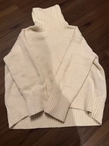 GALERIE 아이보리 터틀넥 니트