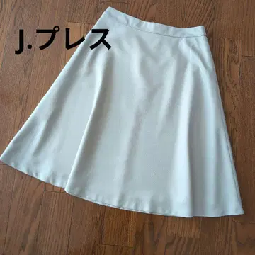J.프레스 라이트 그레이 플레어 스커트 무릎 기장 11호
