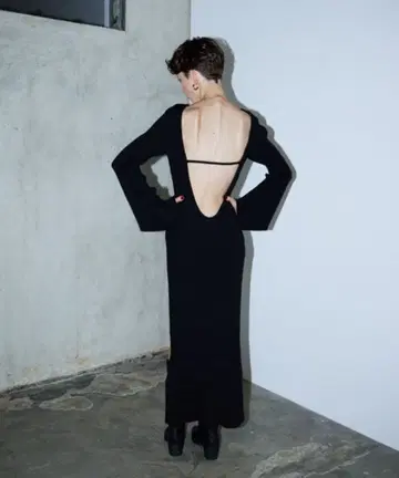 [ 미사용 새상품 ] 백 오픈 슬릿 롱 니트 원피스 WONEM 블랙