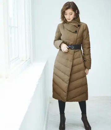 하이넥 비대칭 다운 코트 (RUIRUE BOUTIQUE) 새상품급