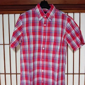 빨간색과 화이트 체크 반팔 셔츠
