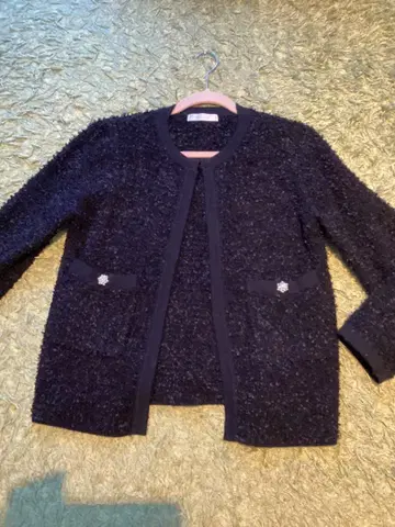 DoCLASSE 비쥬 부착 노카라 자켓 블랙