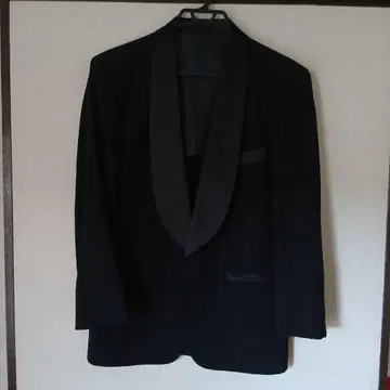 블랙 턱시도 자켓과 팬츠 세트