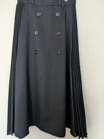 블랙 더블 버튼 플리츠 스커트
