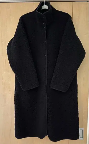 유니클로 보아 플리스 스탠드 카라 코트 블랙