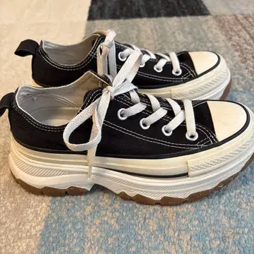 CONVERSE 블랙 통굽 스니커즈