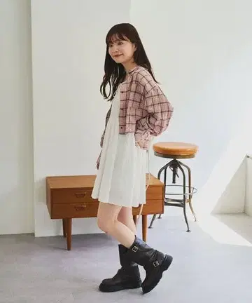 Kastane 컷 아웃 체크 크롭 셔츠 핑크