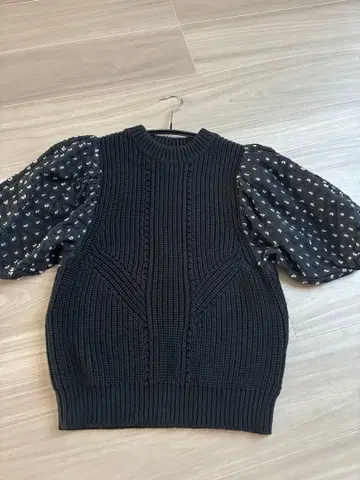 SEVEN TEN 반팔 니트 블랙 퍼프 슬리브