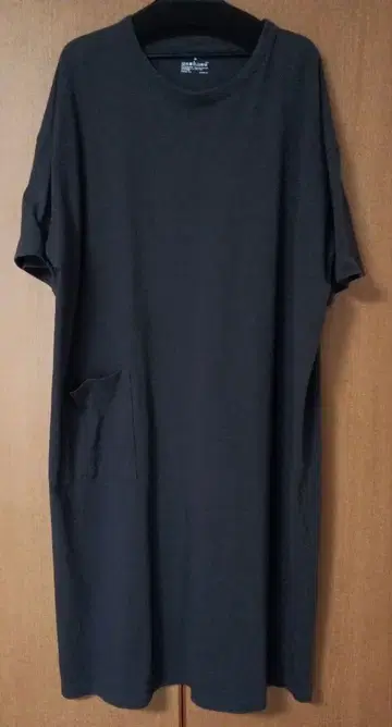 무인양품 다크 그레이 반팔 무릎 기장 원피스 포켓 부착