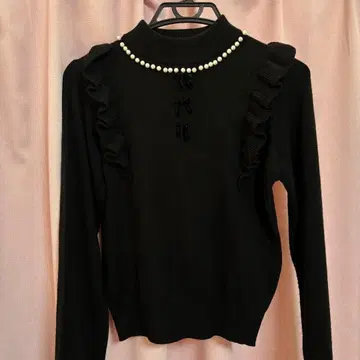 AnkRouge 프릴 펄 하이넥 니트