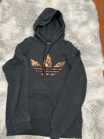 adidas 레오파드 무늬 로고 후드티