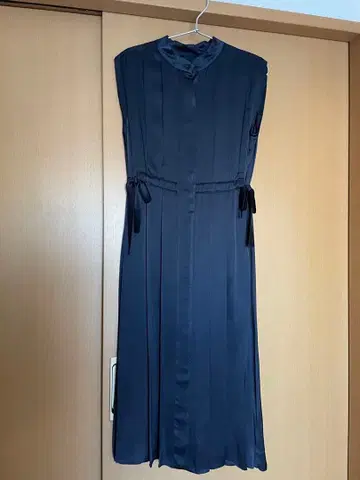 네이비 플리츠 디자인 원피스