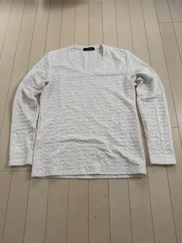 토네이도 마트 화이트 V넥 긴팔 티셔츠