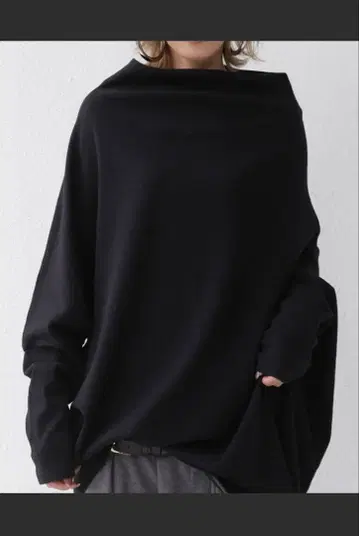 안티카 보틀넥 돌먼 상의 블랙 오버 사이즈