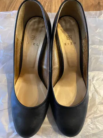 EIZO 블랙 가죽 펌프스 힐 8cm