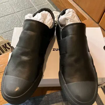 ZUCCA 새상품 블랙 슬립온 M 사이즈 니코앤드 RNA-N