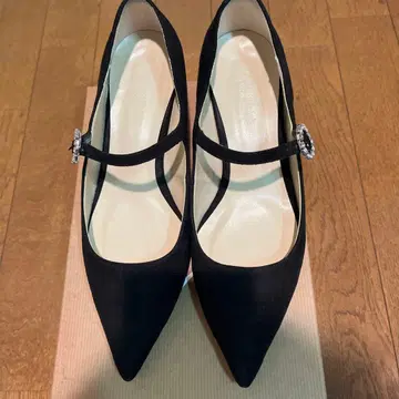 바니스뉴욕 블랙 스웨이드 포인티드 토 펌프스