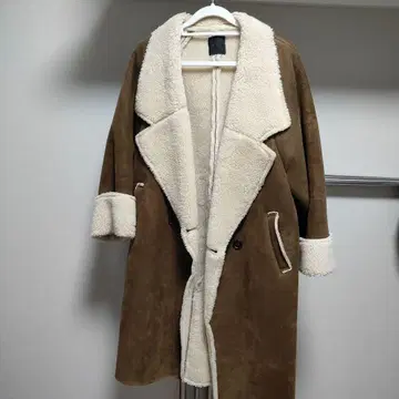 KBF 브라운 무스탕 코트