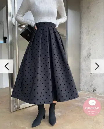 블랙 도트 무늬 플레어 롱 스커트