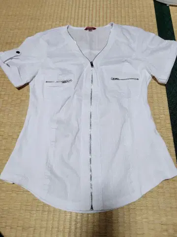 GUESS 화이트 반팔 셔츠 L