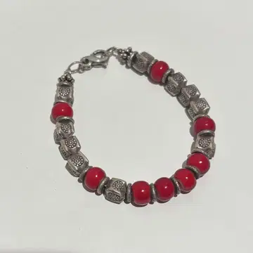 카렌족 실버 매혹적인 빨간색 화이트 하트 앤티크 비즈 팔찌