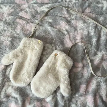 메종 드 플뢰르 화이트 퍼 미튼 장갑 스트랩 포함