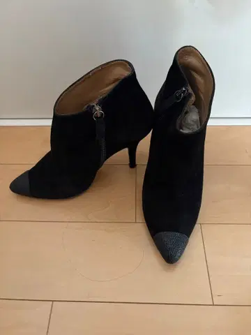 ZARA! 블랙 스웨이드 스틸레토 부티