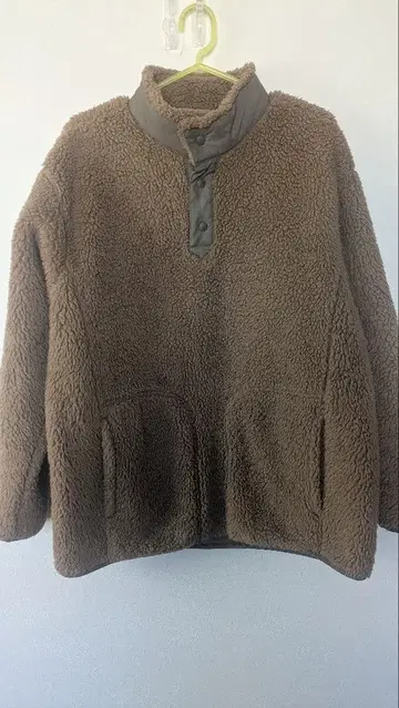 UNIQLO 화이트 마운티니어링 플리스