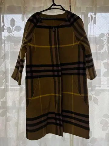 카키 체크 무늬 7부 소매