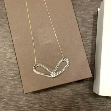 [ HARIO ] ear PAPILLONNER 콜라보 유리 목걸이