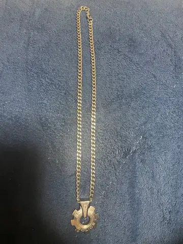 폴리스 목걸이 탑 포함