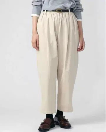 Basco 아노아 팬츠 가는 코듀로이 소재 밑단 슬릿 팬츠