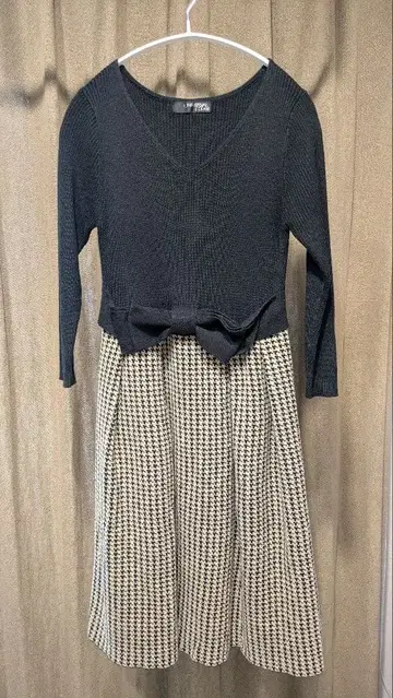 univerval muse 허리 리본 포함 무릎 기장 원피스