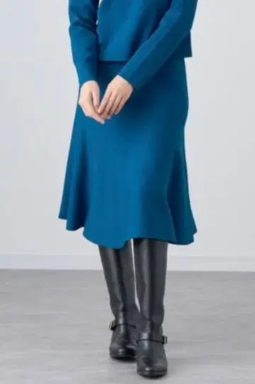 아나이 엑스트라 파인 메리노울 플레어 니트 스커트