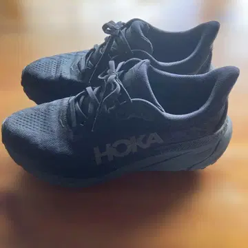 호카 챌린저 ATR 7 블랙 러닝화