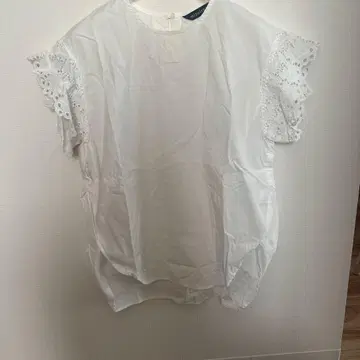 mizuiroind 화이트 레이스 소매 슬리브리스 셔츠