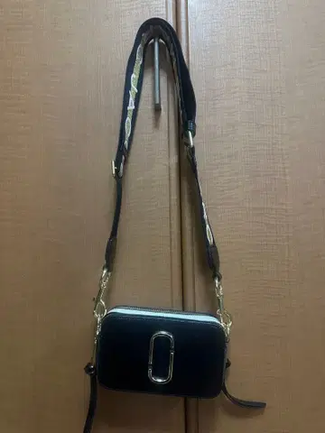 마크 제이콥스 블랙 숄더백