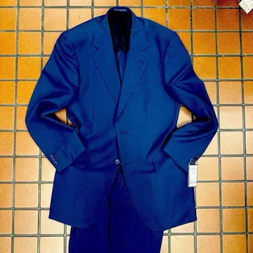 새상품 초특가 택 포함 고급 2버튼 수트 셋업 사이즈 A4 평직