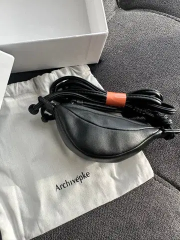 Archivepke 블랙 숄더백